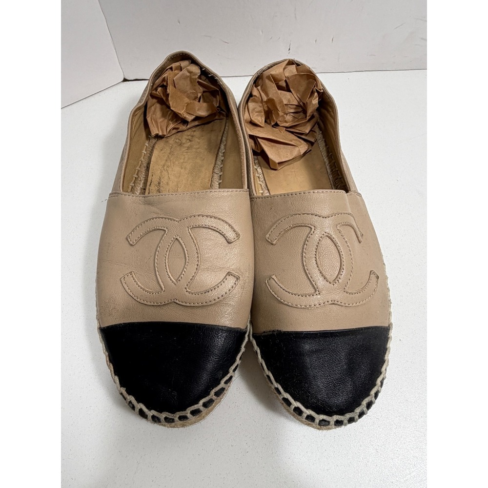 Chanel Lambskin Leather CC Logo Espadrille Flats 38/8 Beige Black Cap Toe SlipOn - Picture 2 of 12
